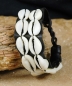 Preview: Breites Afrika Armband - Leder mit Kauri Muschel