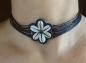 Preview: Schwarze Choker Kette - Blüte aus Kauri Muscheln