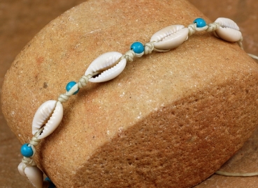 Afrika Armband - Kauri Muscheln und Blaue Perlen