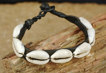 Preview: Afrika Armband - Leder mit Kauri Muscheln