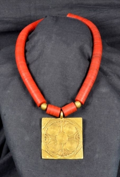 Afrika Halskette mit dekorativem Bronze Anhänger