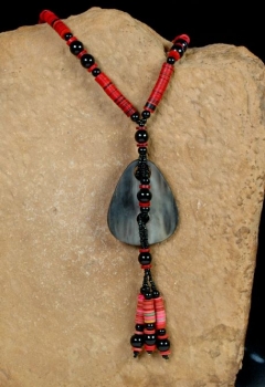 Afrika Kette / Halskette mit Horn Anhänger