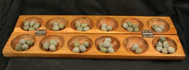 Afrikanisches Spiel - Wari / Ovare aus Holz - Dorf