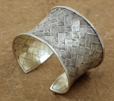 Preview: Breite Silber Armspange - Schönes Flechtmuster