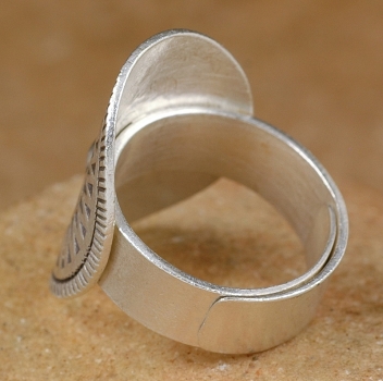 Breiter Ring aus Silber - Schöner Silberschmuck - Rückseite