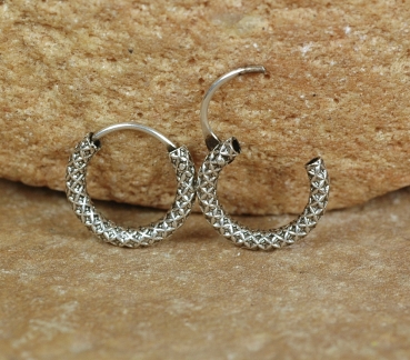 Preview: Creolen Silber 925 - Sehr Klein mit Muster - 9 mm - offen