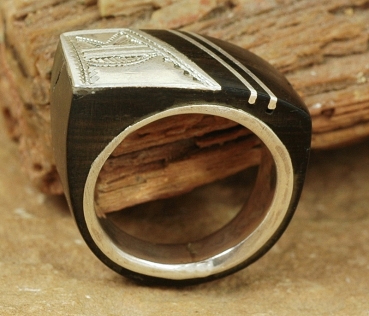 Dekorativer Tuareg Ring aus Ebenholz mit Silber