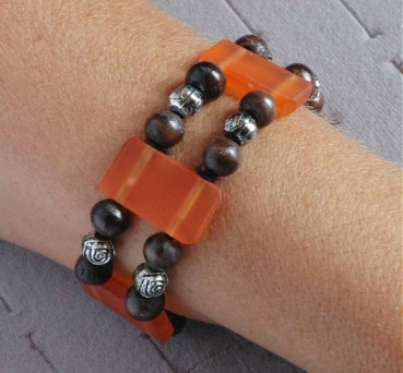 Elegantes Armband mit Perlen - Orange