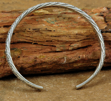 Preview: Großer Tuareg Armreif - dekorativ & massiv aus Silber