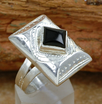 Preview: Handgefertigter Tuareg Ring - Silber mit Onyx