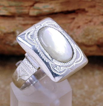 Preview: Handgefertigter Tuareg Ring - Silber mit Perlmutt