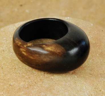 Holz Fingerring / Ring aus Afrika - Holz Schmuck