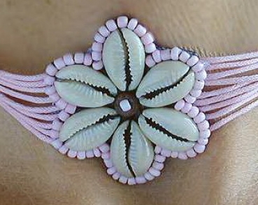 Pink Choker Kette - Blüte aus Kauri Muscheln