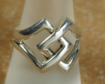 Ring mit Keltischem Knoten aus Silber - Dekorativ