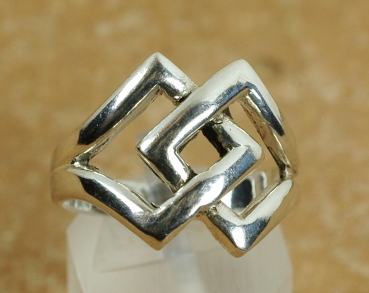 Ring mit Keltischem Knoten aus Silber - Dekorativ