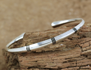 Preview: Schmale Tuareg Armspange - Silber mit Ebenholz