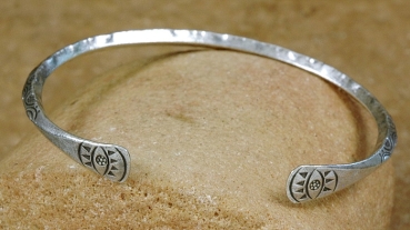 Preview: Schmaler Tuareg Armreif aus Silber - Schönes Muster