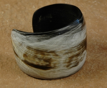 Preview: Schöne Afrika Armspange aus Horn - Afrika Schmuck