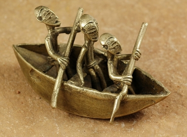 Schöne Afrika Bronze - Boot mit Figuren - Gelbguss
