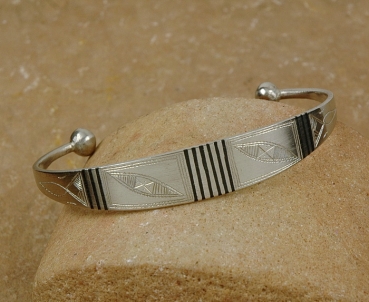 Preview: Schöner Tuareg Armreif mit Ebenholz Einlagen