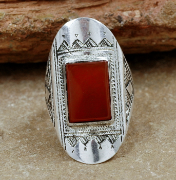 Preview: Schöner Tuareg Ring aus Silber mit rotem Karneol