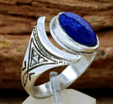 SchönerTuareg Ring - Silber mit blauem Lapislazuli