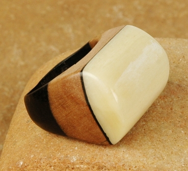 Toller Holz Fingerring / Ring mit Knochen Einlage