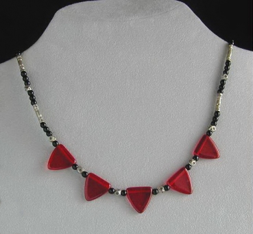 Tuareg Schmuck - Kette mit roten Glasdreiecken