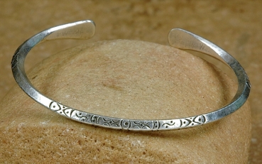 Preview: Tuaregschmuck - Schmaler Tuareg Armreif aus Silber