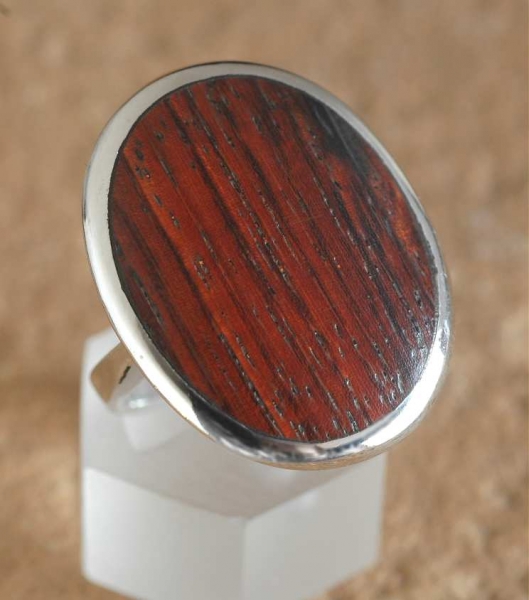 Silberring mit Holz