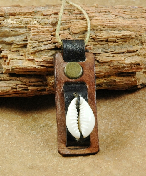 Afrika Amulett mit Kauri Muschel - Afrika Schmuck