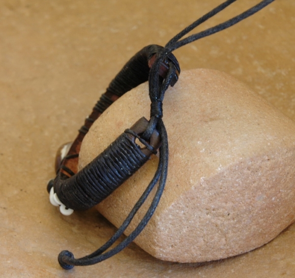 Afrika Armband - Leder mit schöner Kauri Muschel - Verschluß