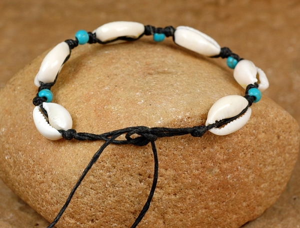 Afrika Armband mit Kauri Muscheln & Blauen Perlen - Verschluß