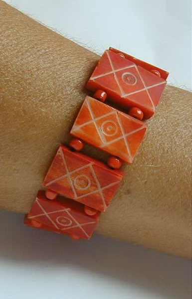 Afrika Armband mit roten Knochen Perlen