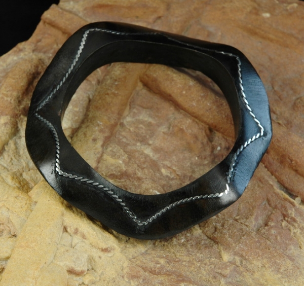 Afrika Armspange aus Ebenholz mit Metall Einlagen