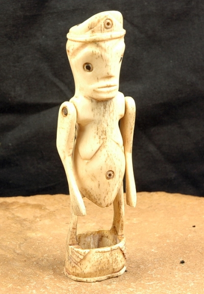 Afrika Figur aus Knochen - Beweglicher Knochenmann