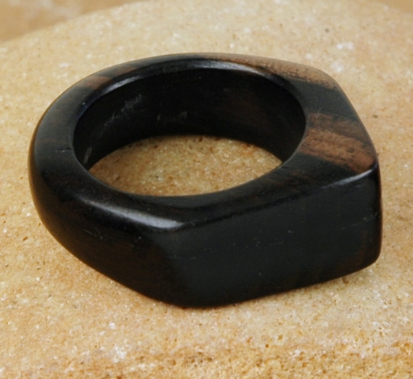 Afrika Fingerring / Ring aus Holz - Holz Schmuck