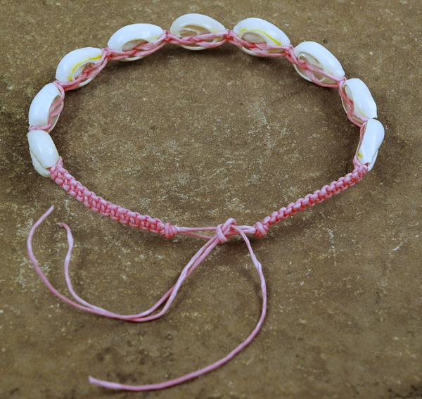 Afrika Fußkette in Pink - Rosa mit Kauri Muscheln - Verschluß