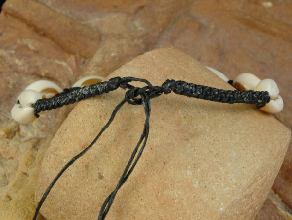 Afrika Fußkette in Blau mit Kauri Muscheln