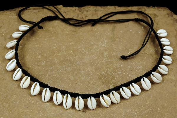 Afrika Halskette mit Kauri Muscheln - Afrikaschmuck