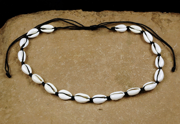 Afrika Kette mit Kauri Muscheln - Afrikaschmuck