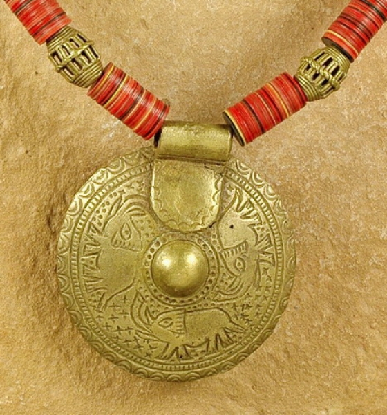 Afrika Kette / Schmuck mit Bronze Anhänger & Perlen