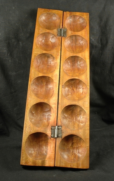 Afrikanisches Spiel - Wari / Ovare aus Holz - Dorf