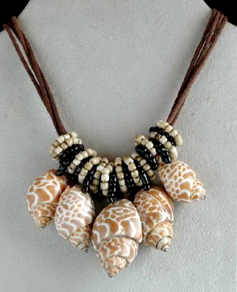 Ausgefallene Halskette mit tollen Schnecken