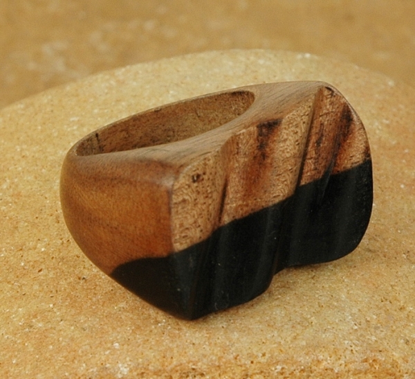 Ausgefallener Holz Ring / Fingerring aus Afrika