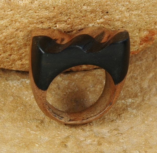 Ausgefallener Holz Ring / Fingerring aus Afrika