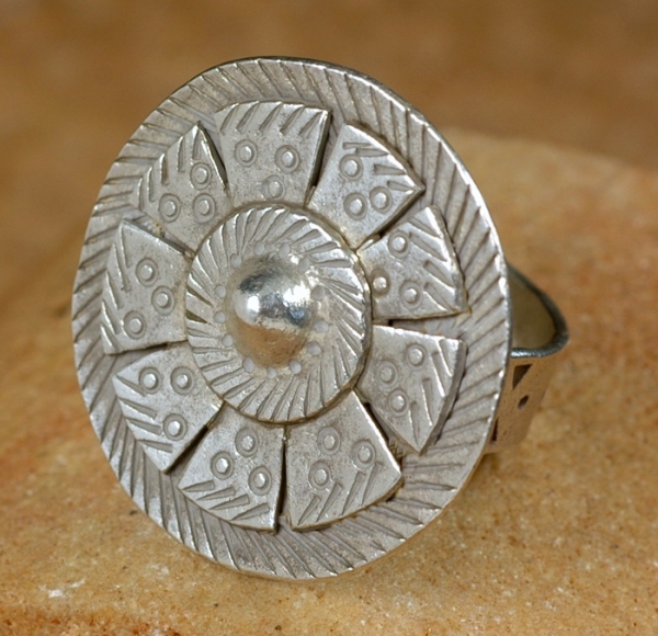 Ausgefallener Runder Ring - Handgefertigt aus Silber