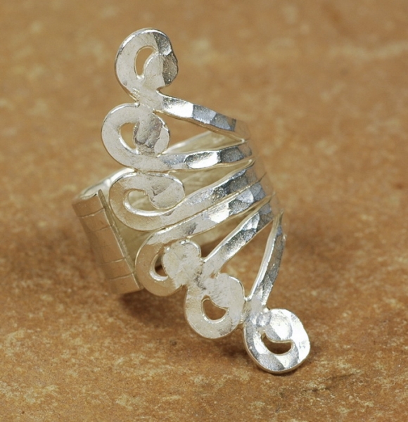 Ausgefallener Silber Ring mit Spiralen- Hammerschlag