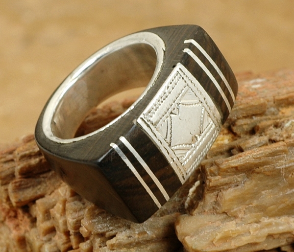 Ausgefallener Tuareg Ring aus Ebenholz mit Silber