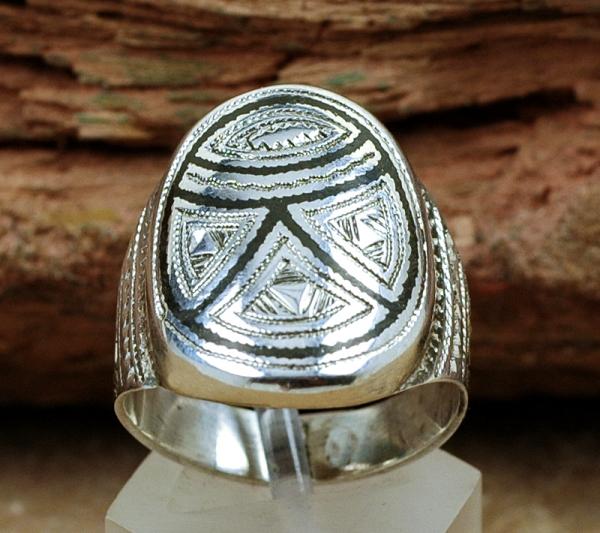 Ausgefallener Tuareg Ring - Silber mit Ebenholz